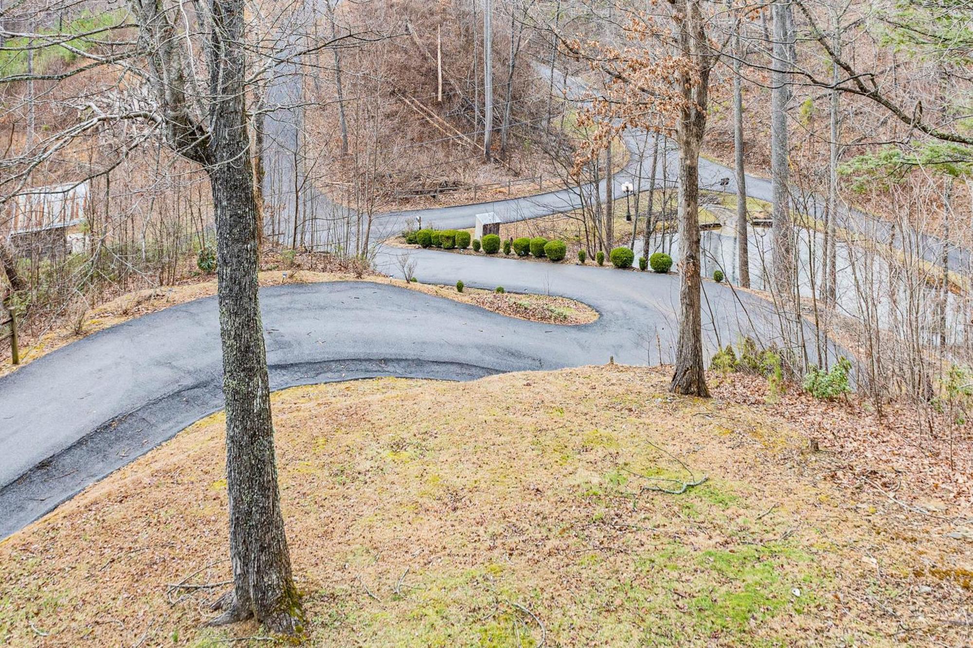 Spacious Gatlinburg Cabin With Hot Tub And Game Room! 외부 사진