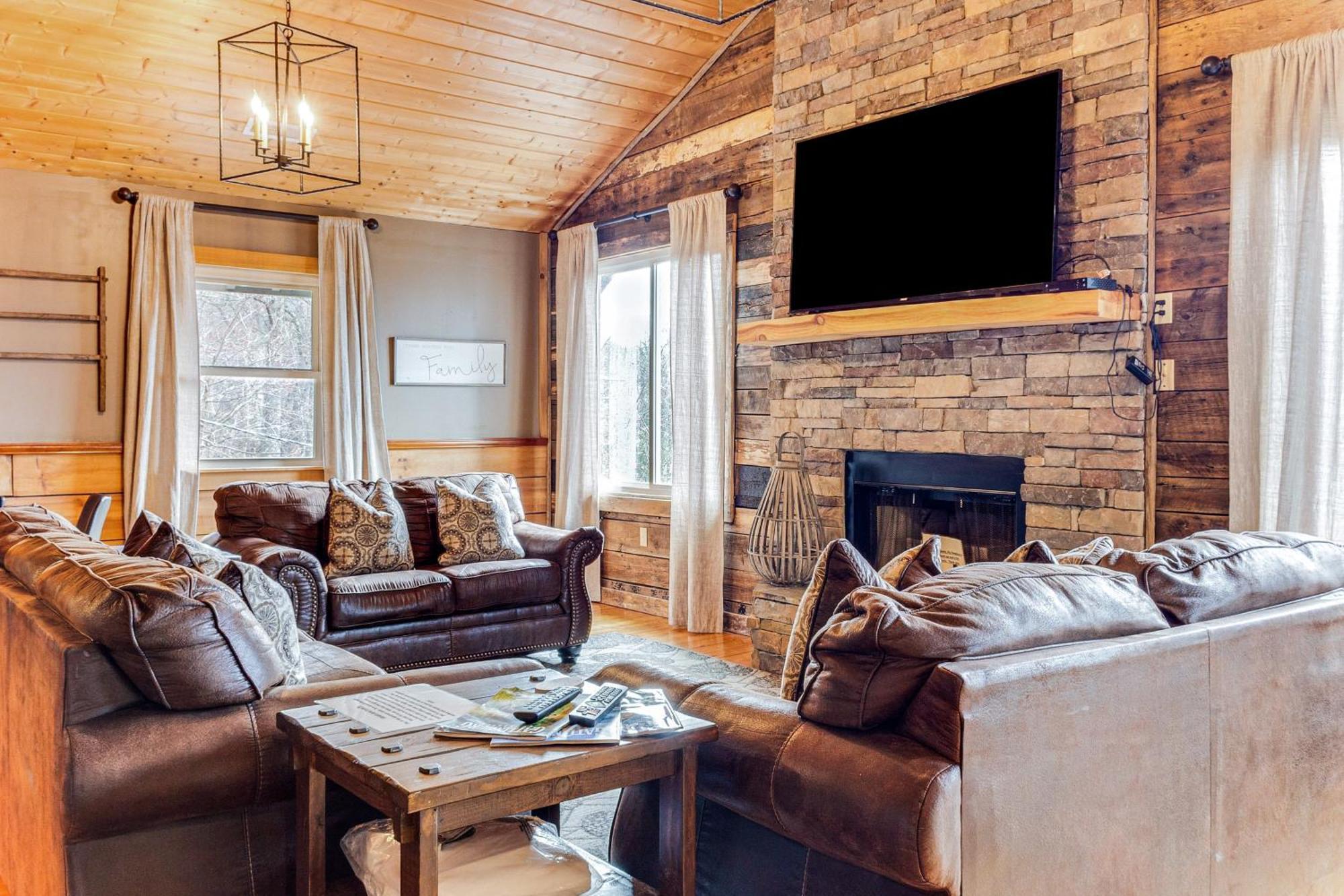 Spacious Gatlinburg Cabin With Hot Tub And Game Room! 외부 사진