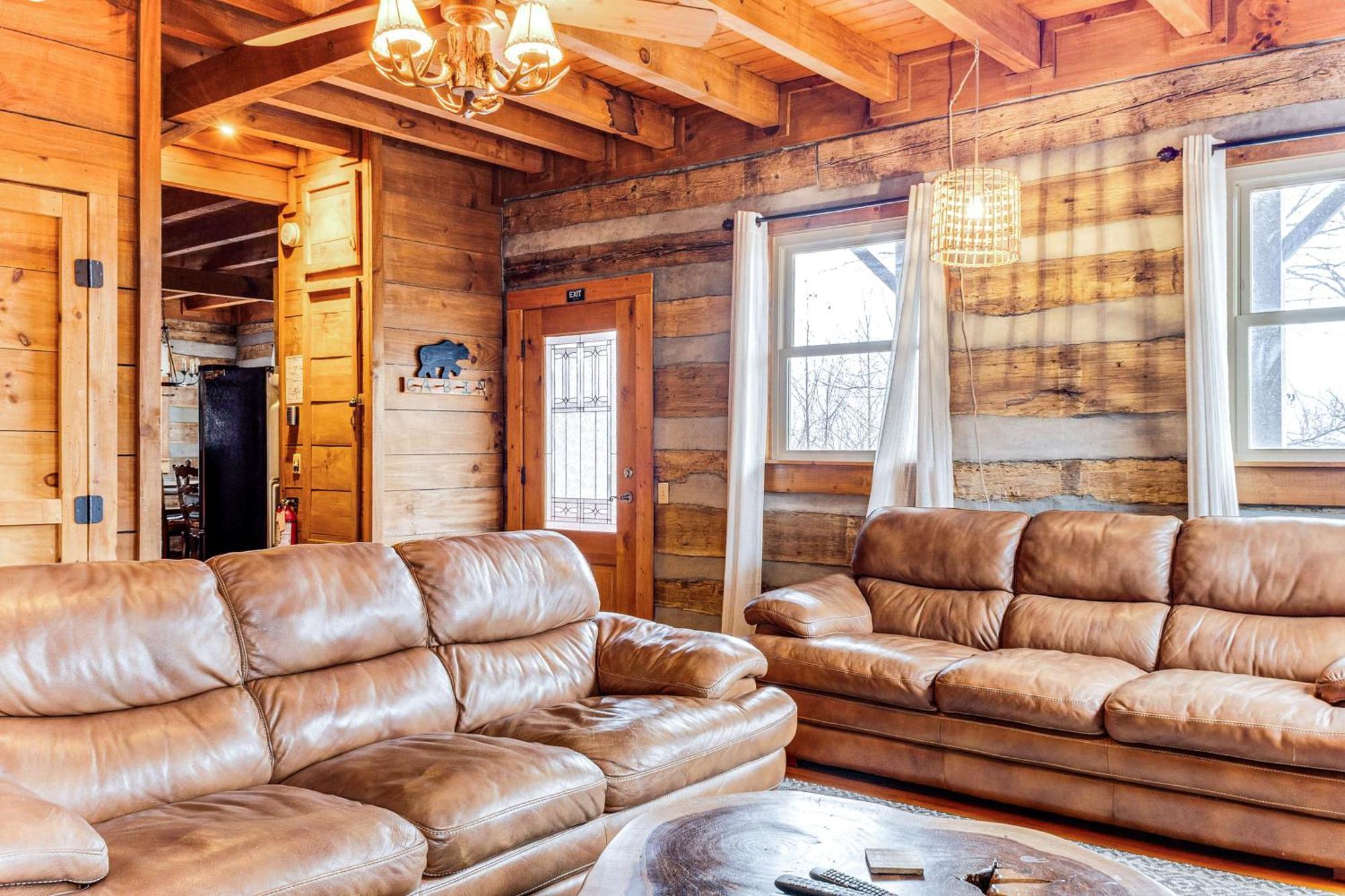 Spacious Gatlinburg Cabin With Hot Tub And Game Room! 외부 사진