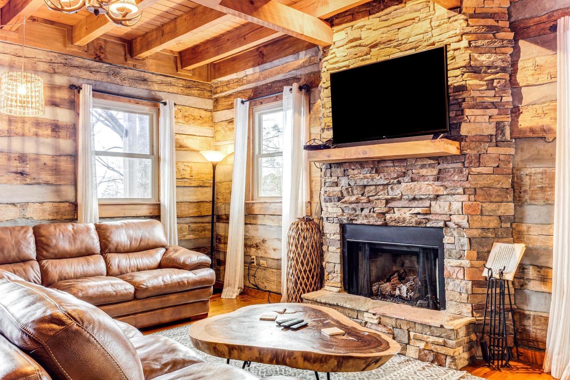 Spacious Gatlinburg Cabin With Hot Tub And Game Room! 외부 사진